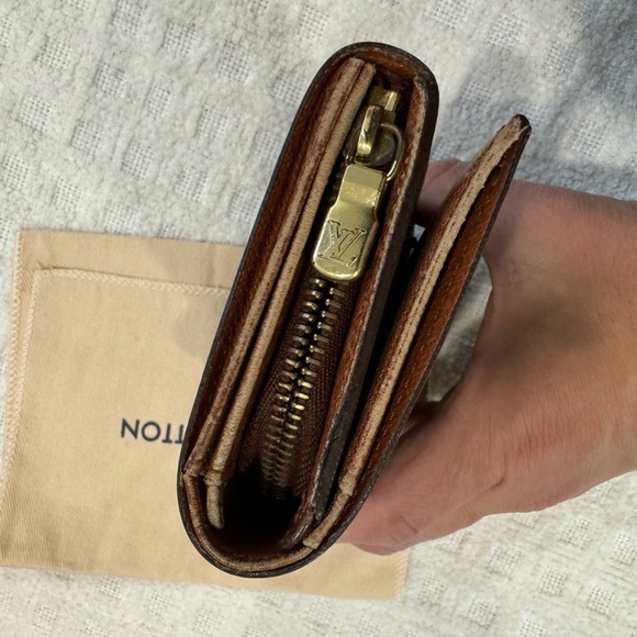 ❌SOLD❌Louis Vuitton Vintage Trifold Monogram Wallet in Excellent condition - Picture 3 of 12